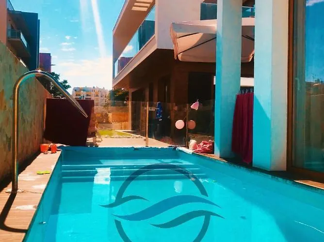 West Bay House 4*