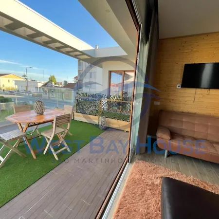 West Bay House 招待所 4*